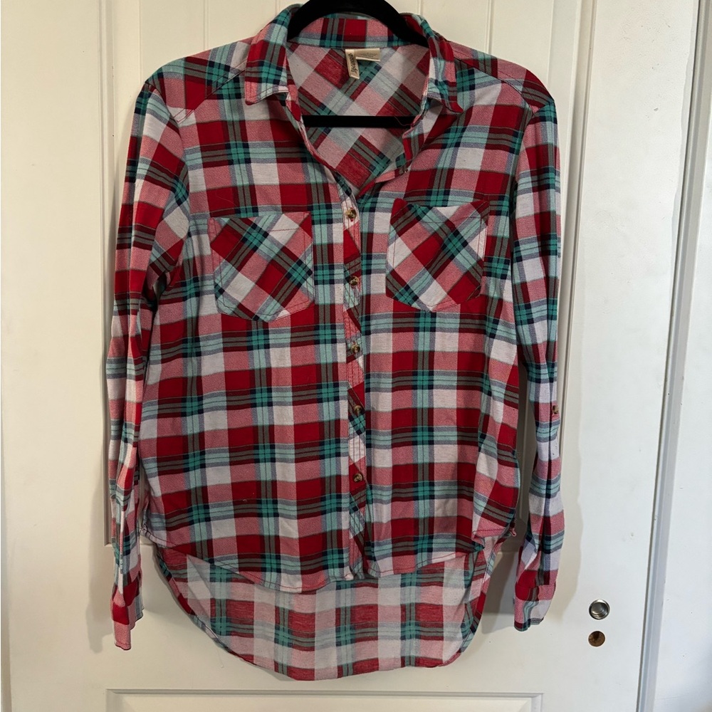 Passport Light weight Flannel Size medium with a high low cut.